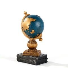 Kitap ve Dünya Küre Heykeli